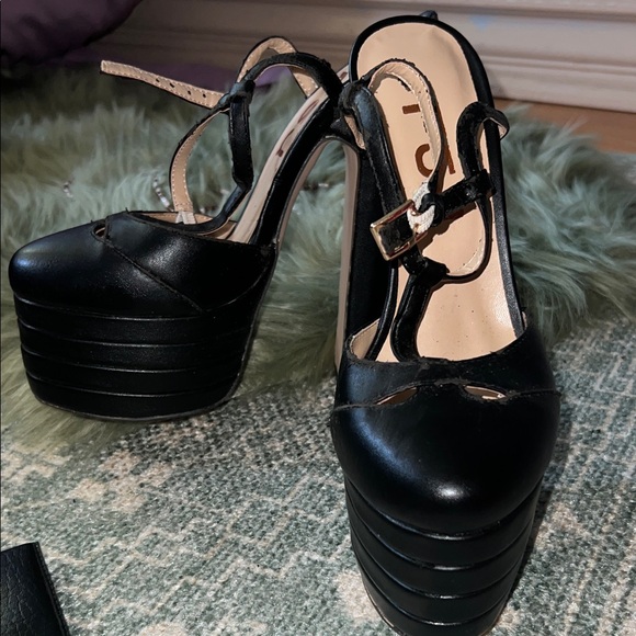 FSJ Black Strappy Platform Heels - Picture 6 of 7